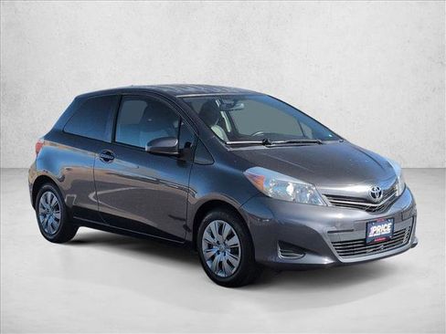 Used 2014 Toyota Yaris L image 3