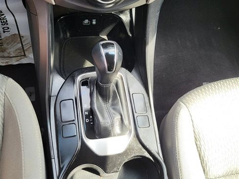 Used 2017 Hyundai Santa Fe SE FWD image 16