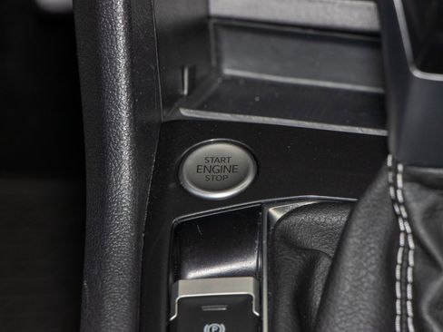 Used 2024 Volkswagen Tiguan SE R-Line image 24