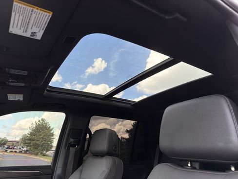 Used 2023 Chevrolet Tahoe Z71 w/ Luxury Package AWD/4WD image 8