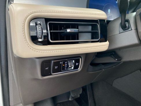 Used 2024 Lincoln Aviator AWD image 17