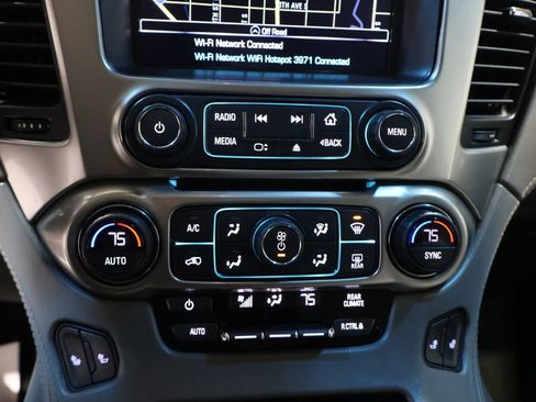 Used 2018 Chevrolet Suburban LT image 31