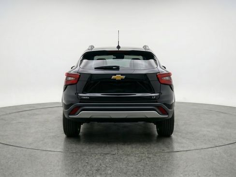 Used 2025 Chevrolet Trax LT w/ LT Convenience Package FWD image 7