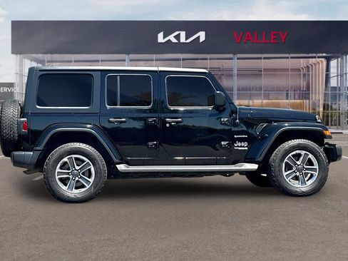 Used 2020 Jeep Wrangler Unlimited Sahara AWD/4WD image 3