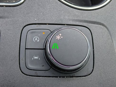 Used 2023 Chevrolet Traverse LS image 28