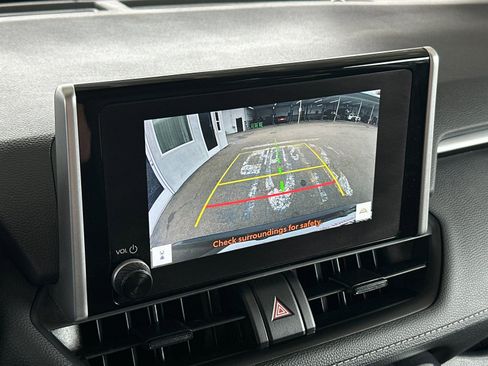 Used 2025 Toyota RAV4 XLE FWD image 17