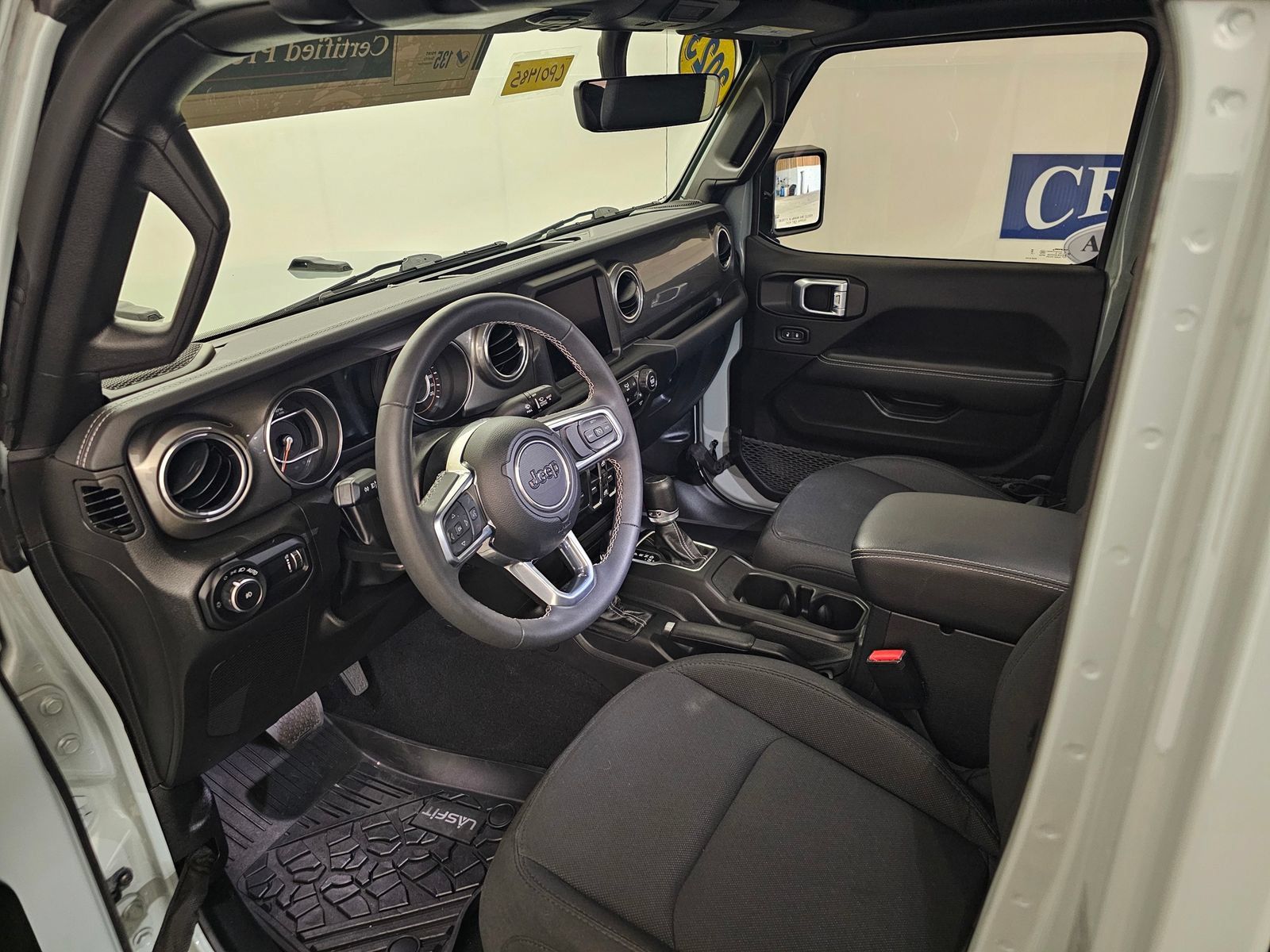 Used 2023 Jeep Wrangler Unlimited Sahara w/ Cold Weather Group AWD/4WD image 3