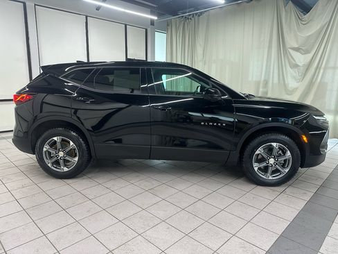 Used 2025 Chevrolet Blazer LT AWD/4WD image 3