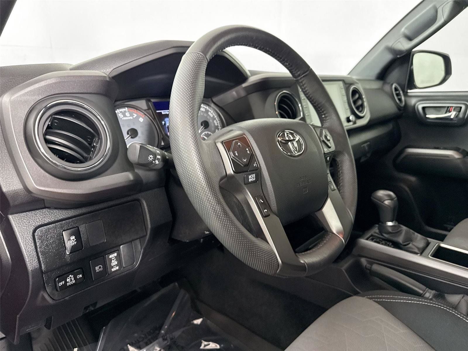 Used 2023 Toyota Tacoma TRD Sport w/ Technology Package AWD/4WD image 4