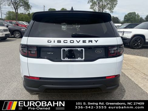 Used 2020 Land Rover Discovery Sport SE image 4