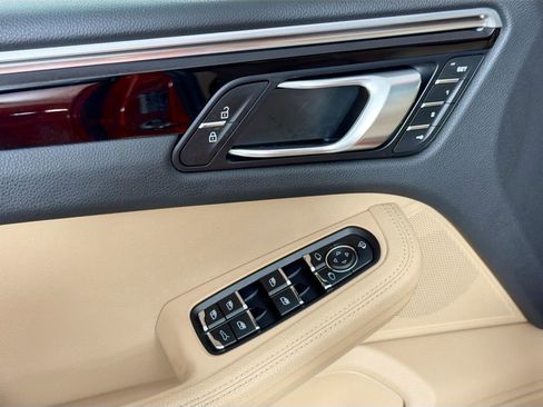 Used 2023 Porsche Macan Turbo AWD/4WD image 18