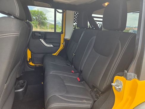 Used 2015 Jeep Wrangler Unlimited Rubicon w/ Connectivity Group AWD/4WD image 22