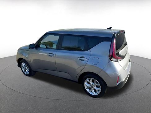 Used 2025 Kia Soul LX w/ LX Technology Package image 10