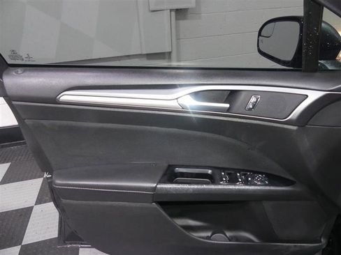 Used 2016 Ford Fusion SE image 17