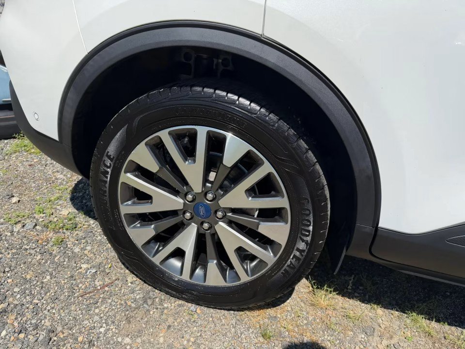 Used 2020 Ford Escape Titanium AWD/4WD image 9
