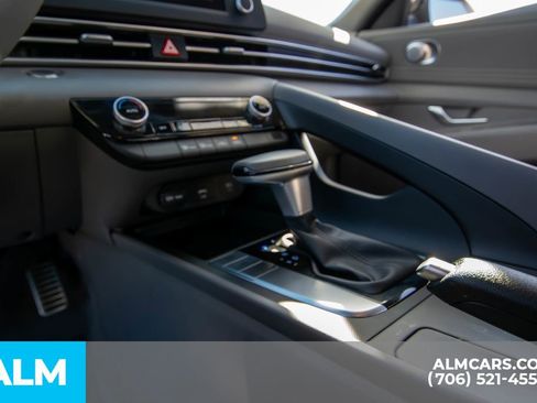 Certified 2025 Hyundai Elantra Sport image 17