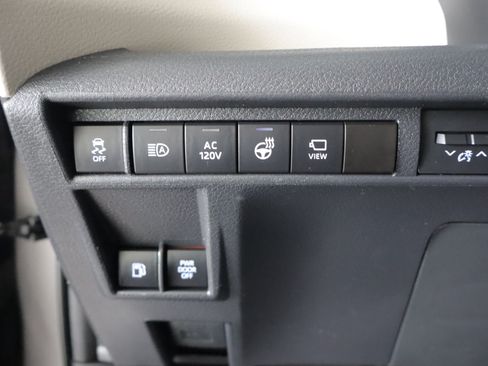 Used 2024 Toyota Sienna Platinum AWD/4WD image 19