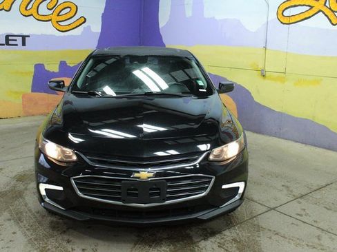 Used 2018 Chevrolet Malibu LT image 3