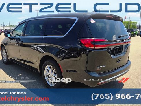 New 2027 Chrysler Pacifica Select FWD image 5