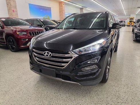 Used 2016 Hyundai Tucson Limited w/ Option Group 03 FWD image 2
