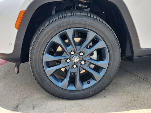 New 2026 Jeep Grand Cherokee Limited AWD/4WD image 11