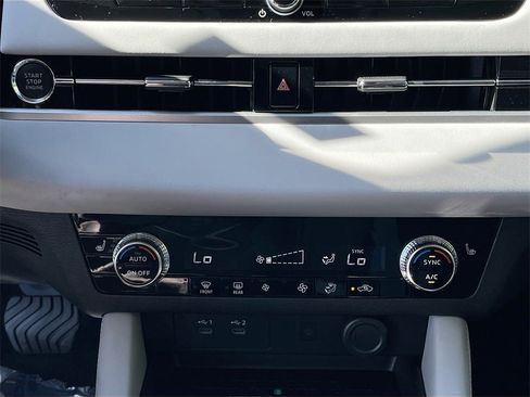 New 2025 Mitsubishi Outlander SE image 16