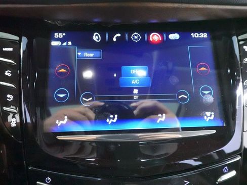 Used 2020 Cadillac Escalade Luxury AWD/4WD image 19
