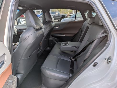 Certified 2024 Toyota Venza XLE AWD/4WD image 18