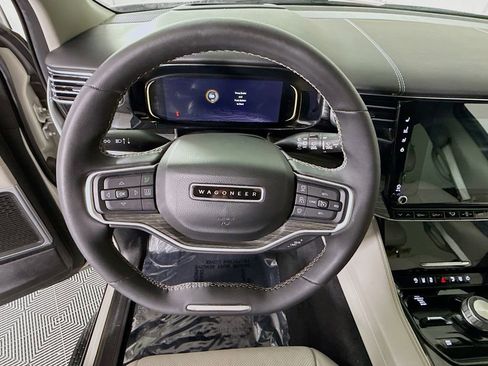 Used 2022 Jeep Wagoneer Series III w/ Flexible Seating Group image 21