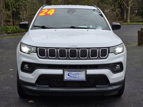 Used 2024 Jeep Compass Latitude image 2