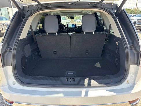 Used 2025 Lincoln Aviator Reserve w/ Luxury Package AWD/4WD image 25