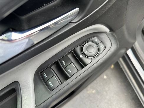 Used 2020 Chevrolet Equinox LS w/ LS Convenience Package FWD image 19