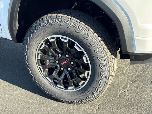 New 2026 GMC Canyon AT4 image 6