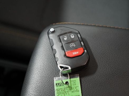 Used 2025 Jeep Wrangler Unlimited Sahara AWD/4WD image 18
