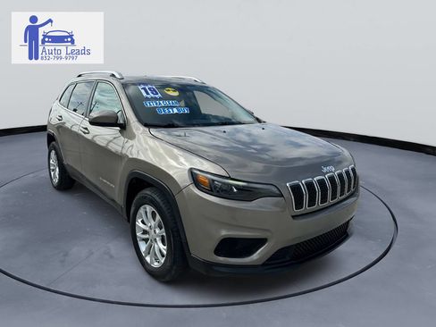 Used 2019 Jeep Cherokee Latitude w/ Popular Appearance Group image 2