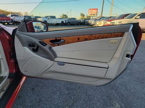 Used 2011 Mercedes-Benz SL 550 image 24