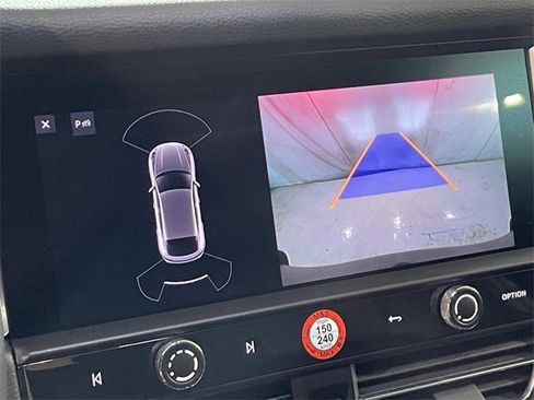 Used 2025 Porsche Macan image 32