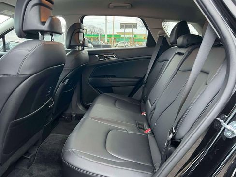 Used 2025 Kia Sportage EX image 11