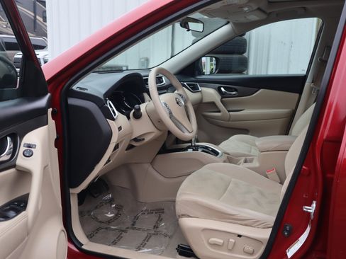 Used 2015 Nissan Rogue SV w/ SV Moonroof Package image 51