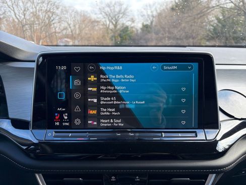 Used 2025 Volkswagen Atlas Cross Sport SE image 21