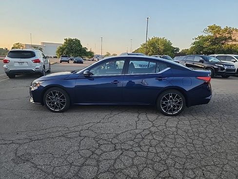 Used 2023 Nissan Altima 2.0 SR FWD image 11