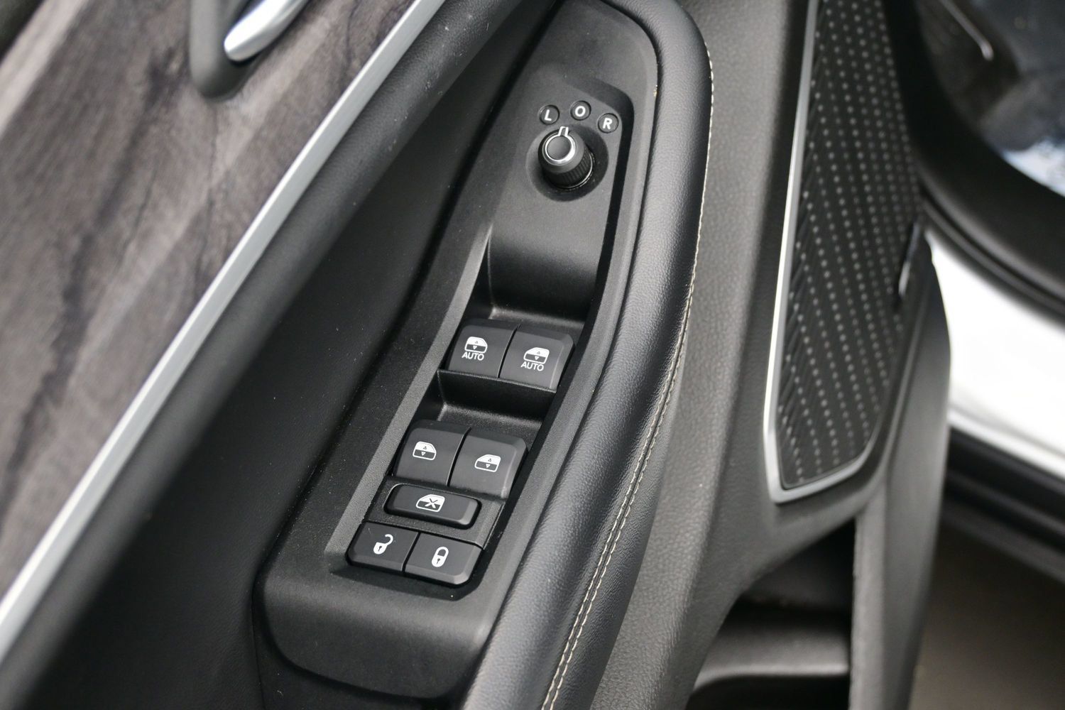 Used 2023 Jeep Grand Cherokee 4WD 4xe image 13