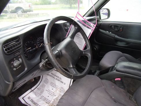 Used 2004 Chevrolet Blazer LS w/ Preferred Equipment Group AWD/4WD image 2