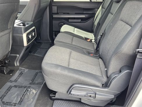 Used 2024 Ford Expedition Max XLT image 11