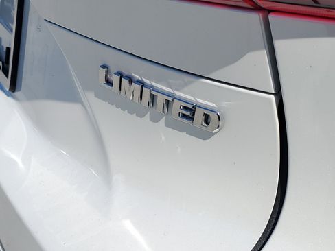 Used 2024 Toyota Venza Limited image 7