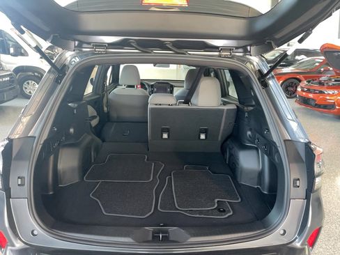 Used 2025 Subaru Forester AWD/4WD image 19