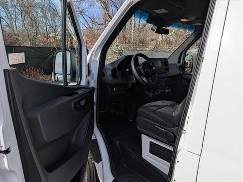 Used 2024 Mercedes-Benz Sprinter 2500 image 24