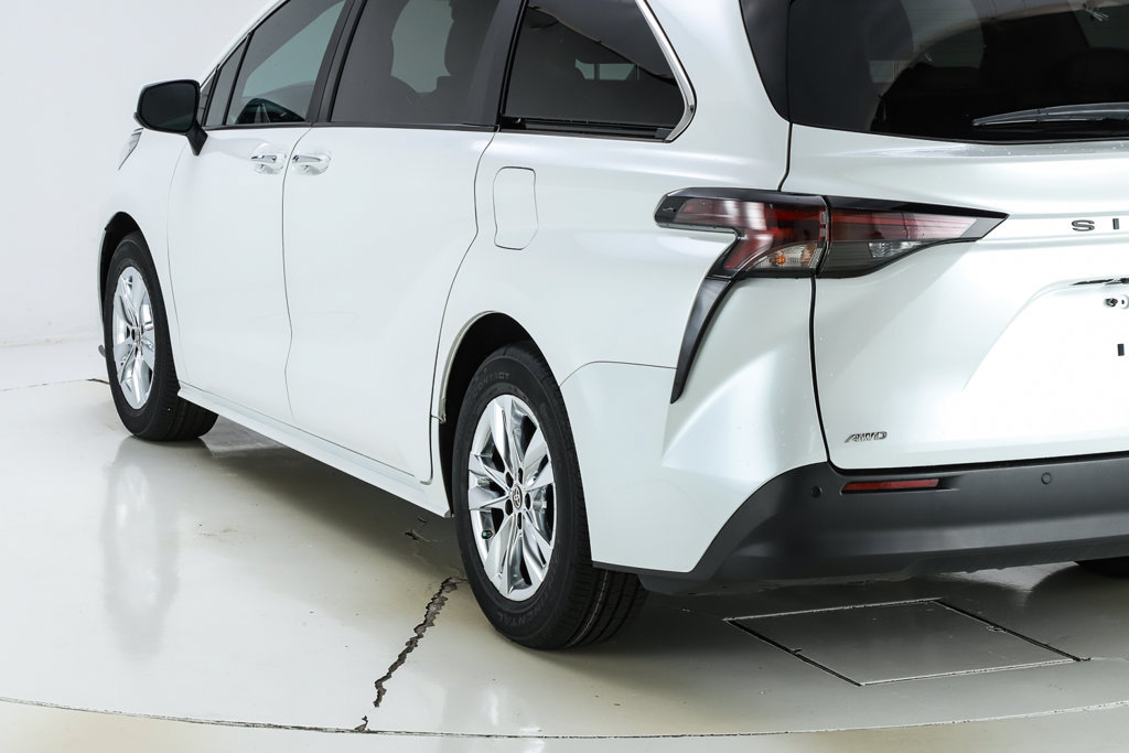 Used 2024 Toyota Sienna XLE w/ XLE Plus Package AWD/4WD image 11