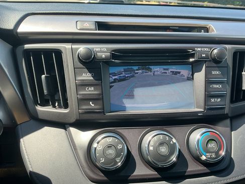 Used 2016 Toyota RAV4 LE FWD image 22