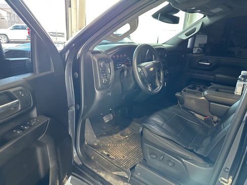 Used 2024 Chevrolet Silverado 2500 Custom w/ Custom Value Package image 9